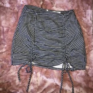 SOLD ❌❌ Drawstring black white mini skirt
